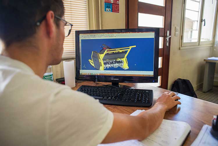 Pièce en 3D sur ordinateur d'un ingénieur du bureau d'étude
